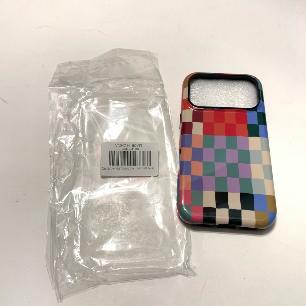 iPhone 17 Pro 6.3”  Checkboard